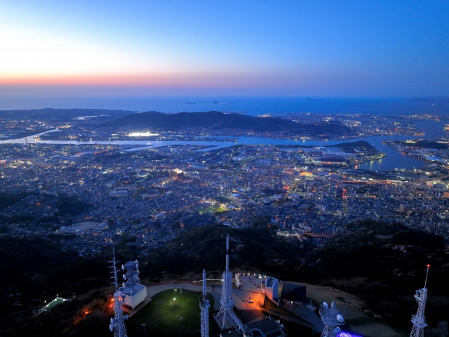 ドローンで夜景を撮影するためには夜間飛行の技術が必要