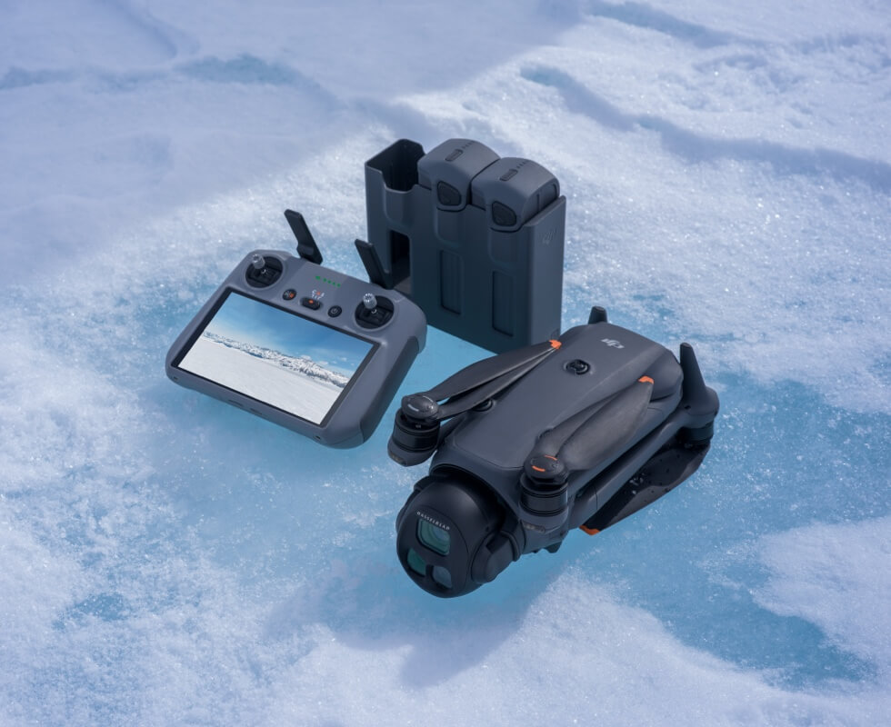 圧倒的進化で空撮の常識を塗り替えるフラッグシップモデル「DJI Mavic 4 Pro」登場!Mavic 3 Proとの違いは?│ドローン×機体